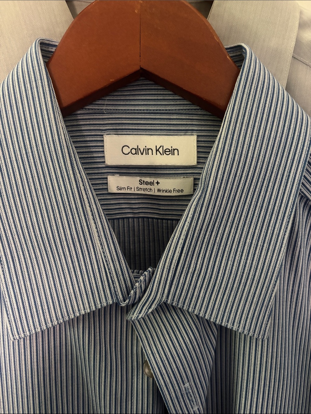 Lot of 7 Men's Long-Sleeve Dress Shirt - Classic Collared Shirt; size L - Picture 9 of 13